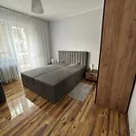 Z Tarasem Przy Kolejce Na Skrzyczne 100 Metrow Do Kolejki Mysliwska 98 Apartment *