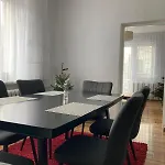 Z Tarasem Przy Kolejce Na Skrzyczne 100 Metrow Do Kolejki Mysliwska 98 Apartment *