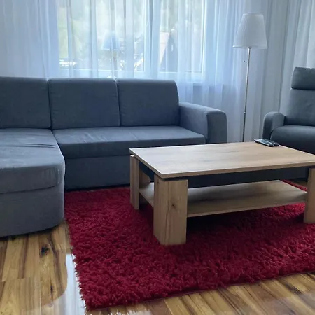 Z Tarasem Przy Kolejce Na Skrzyczne 100 Metrow Do Kolejki Mysliwska 98 Appartement