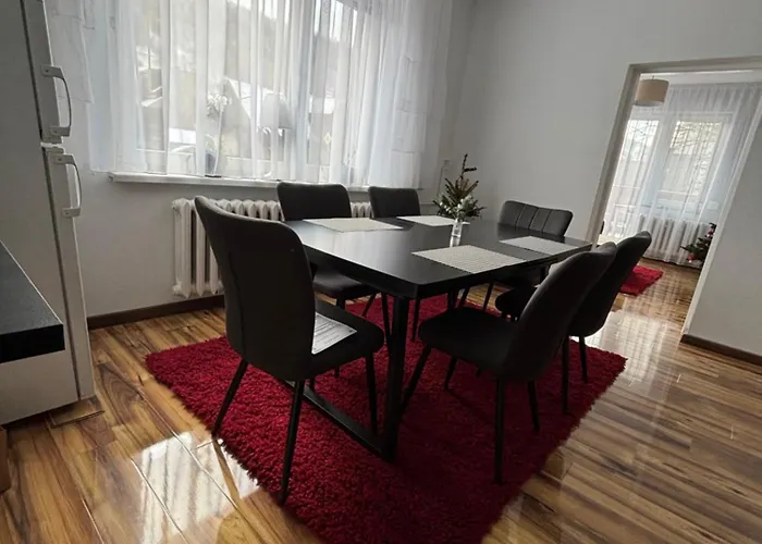 Z Tarasem Przy Kolejce Na Skrzyczne 100 Metrow Do Kolejki Mysliwska 98 Apartmán